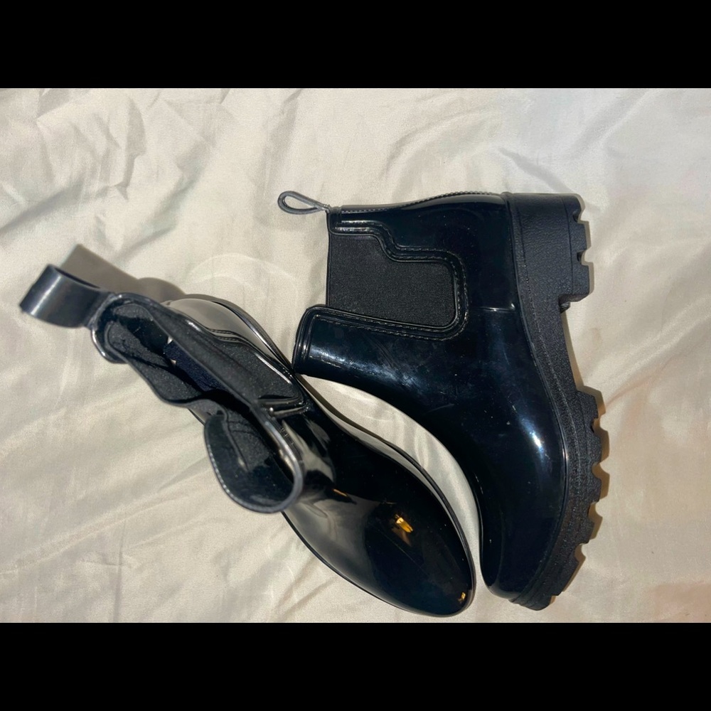 Capellini New York Woman’s Rain Boot Size 8